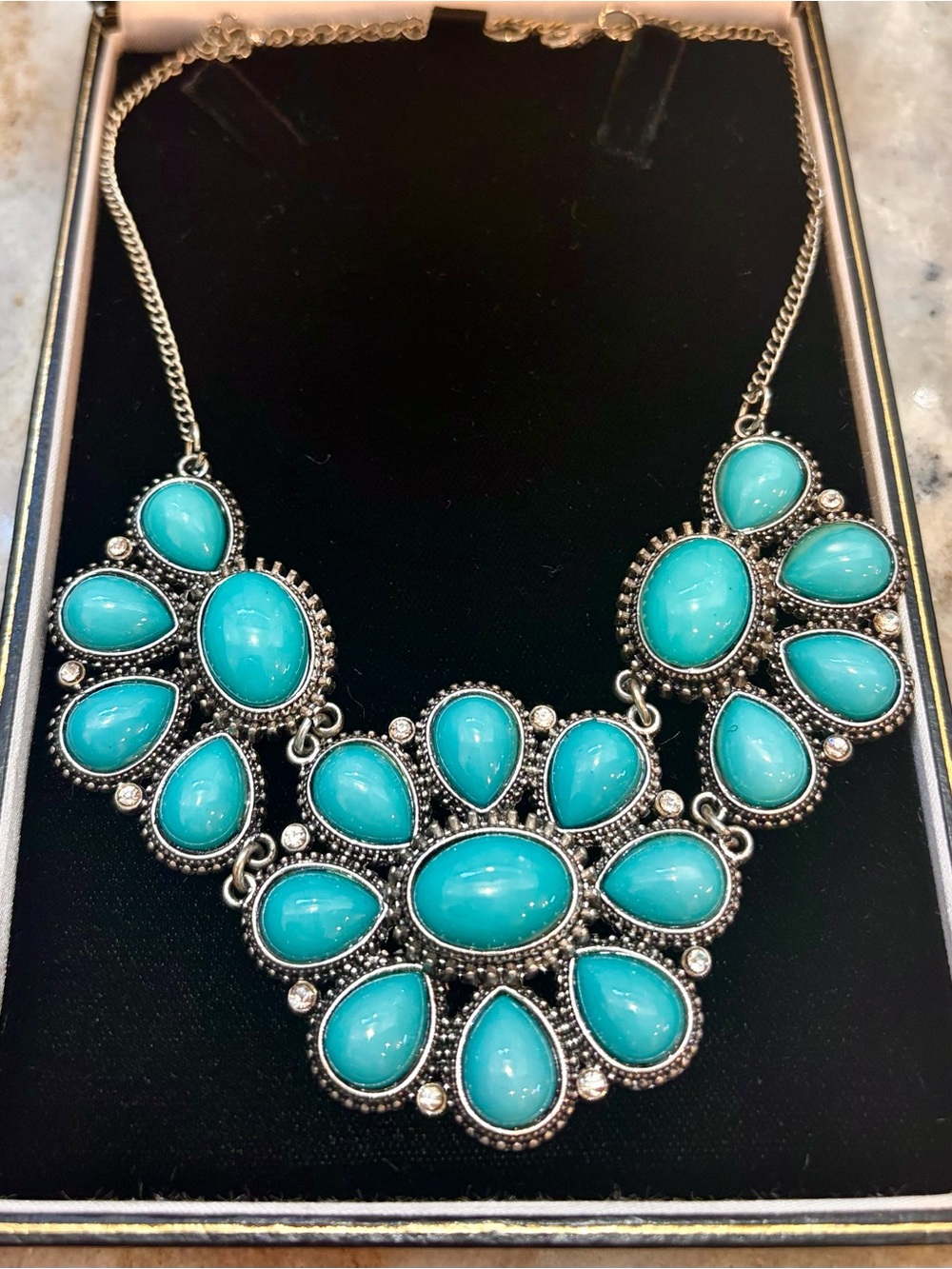 NEW! Faux Turquiose Necklace
